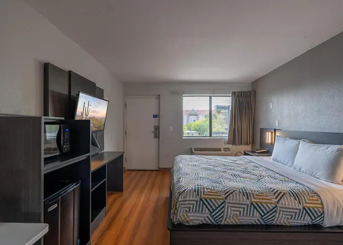 6 Chandler, Az Motel *